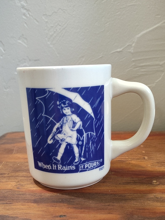 Morton Salt Other - Morton Salt Mug Vintage Ivory And White Morton Salt Girl It Pours